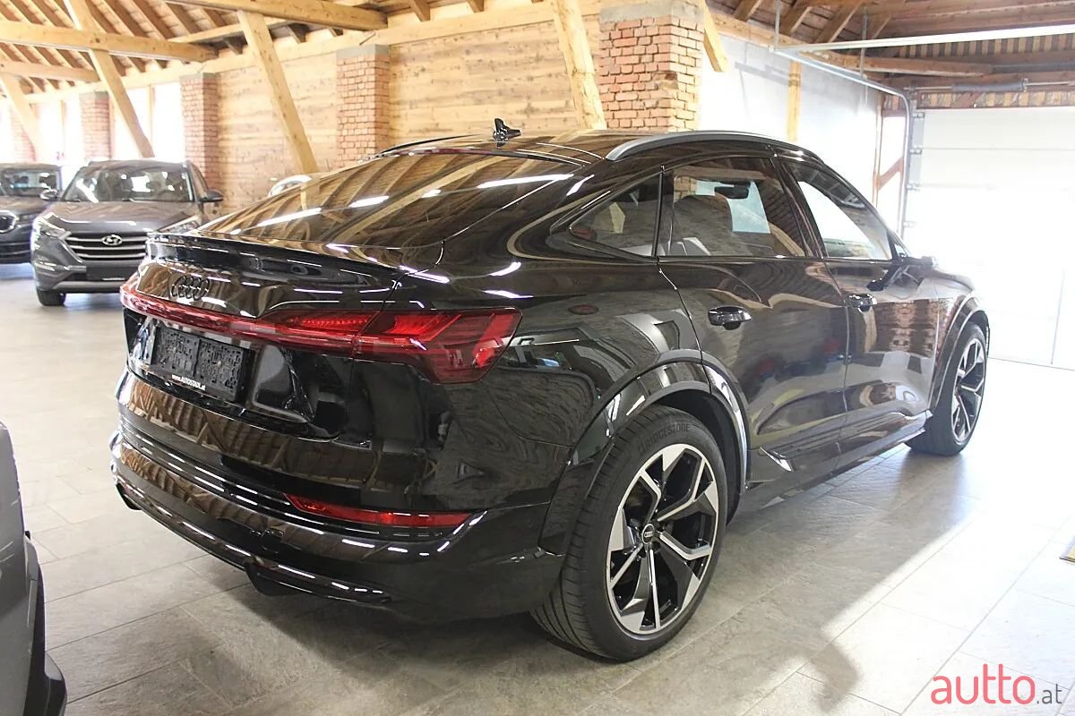 2022' Audi e-tron photo #6