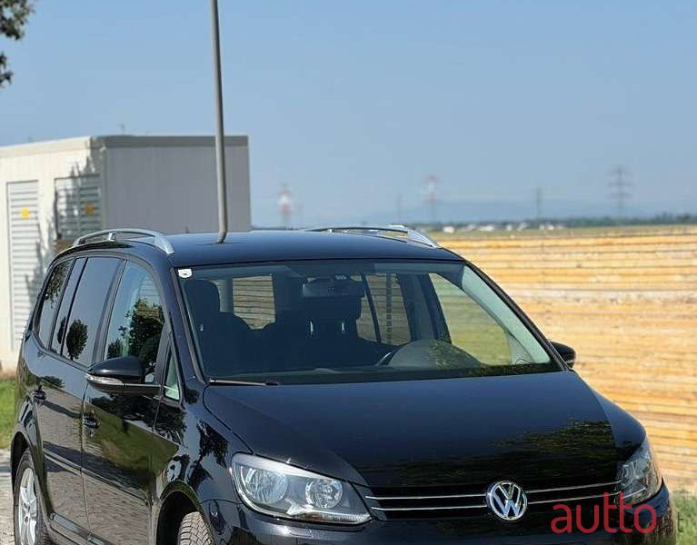 2013' Volkswagen Touran photo #2