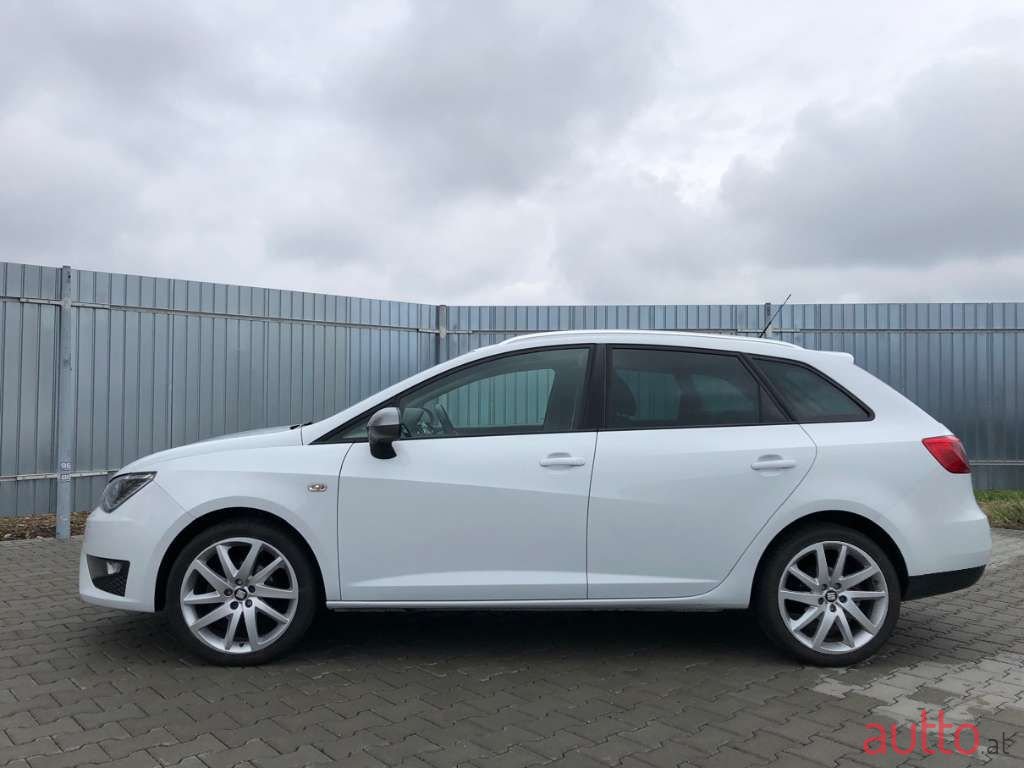 2010' SEAT Ibiza photo #2