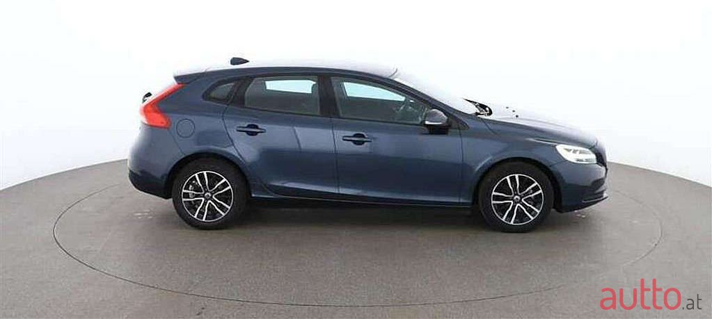 2017' Volvo V40 photo #1