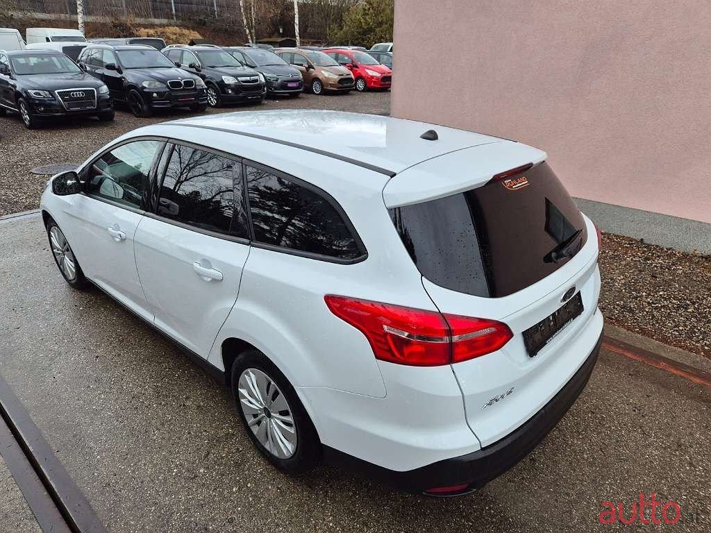 2017' Ford Focus photo #6