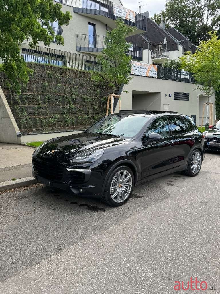 2017' Porsche Cayenne photo #3