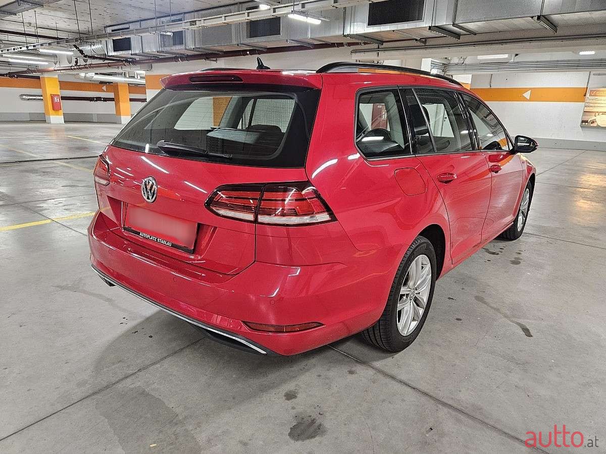 2017' Volkswagen Golf photo #6