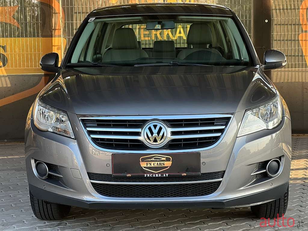 2009' Volkswagen Tiguan photo #2