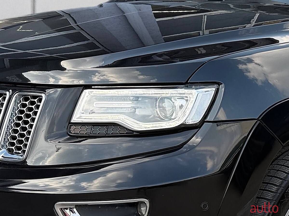 2017' Jeep Grand Cherokee photo #6