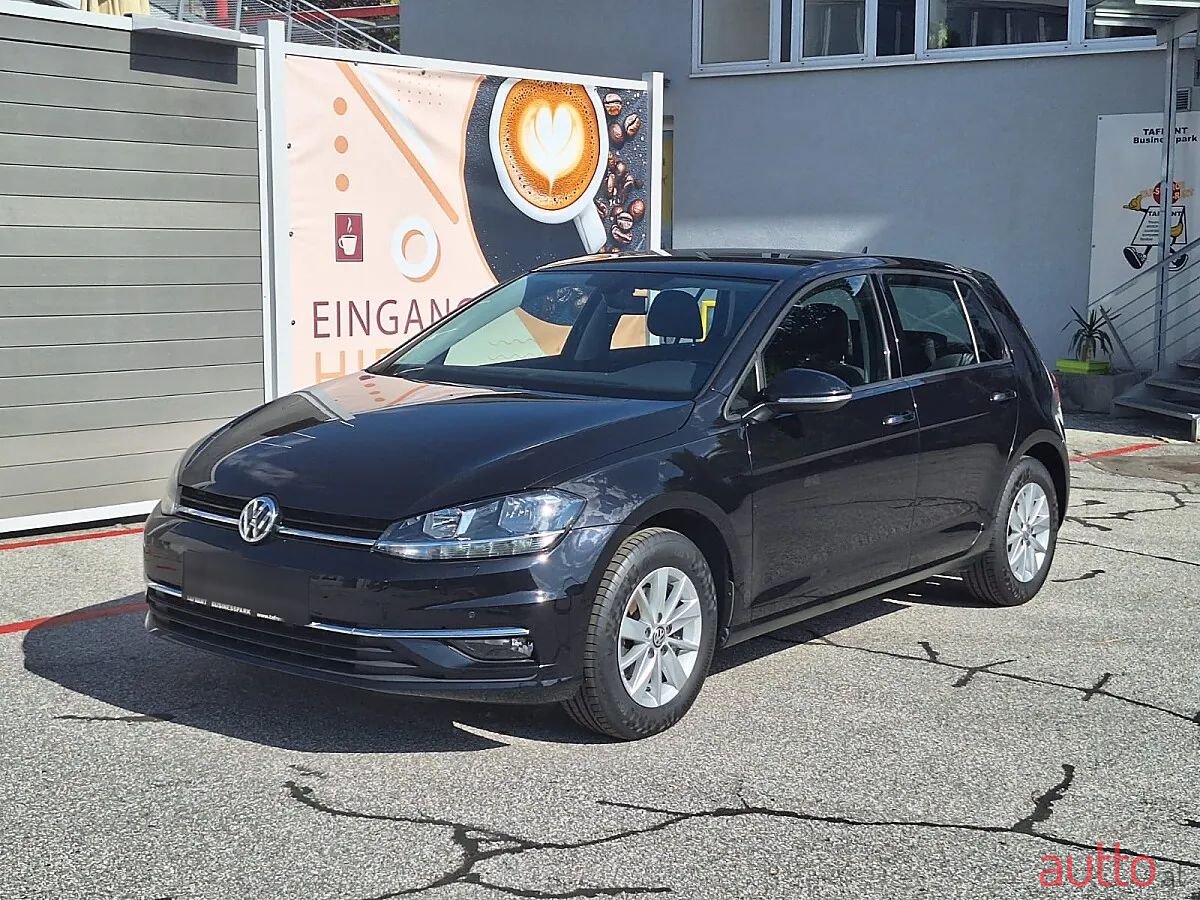 2017' Volkswagen Golf photo #3