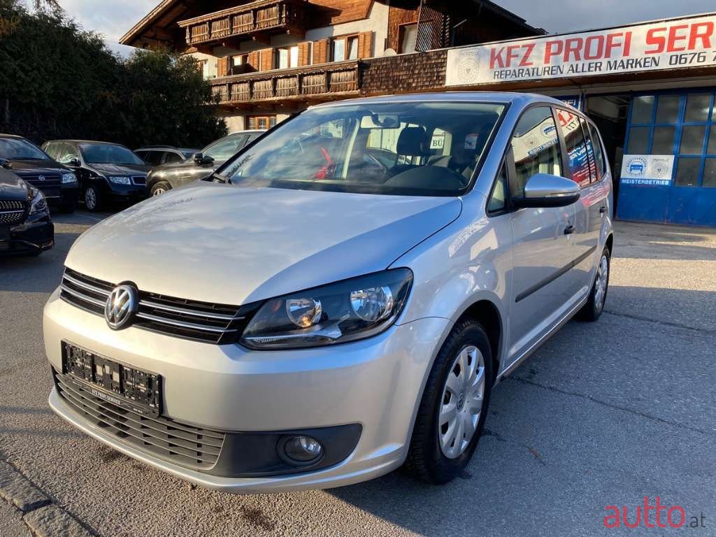 2012' Volkswagen Touran photo #2