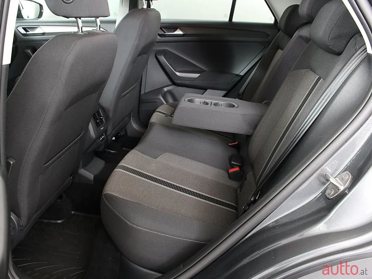 2021' Volkswagen T-Roc photo #6