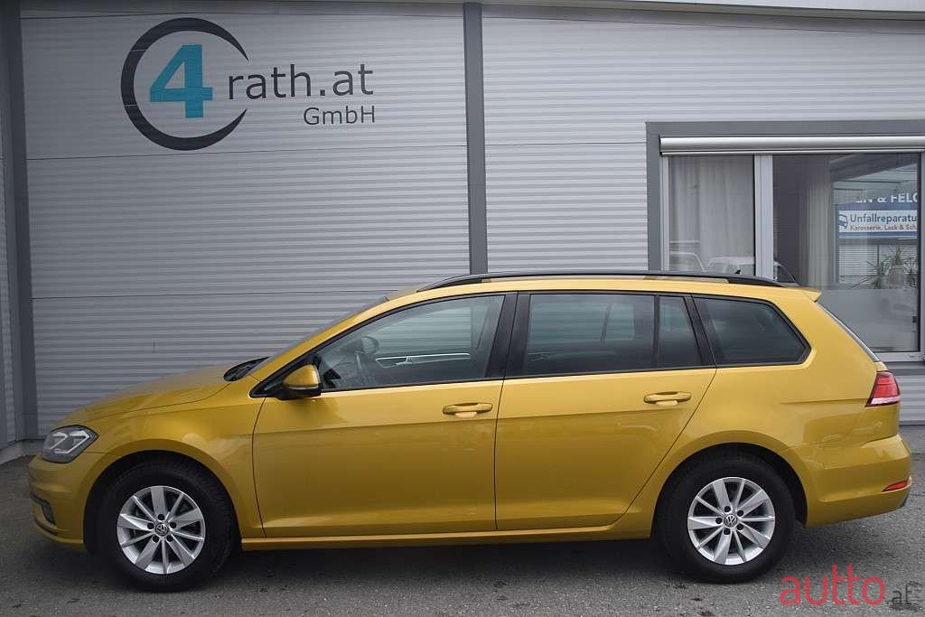 2018' Volkswagen Golf photo #6