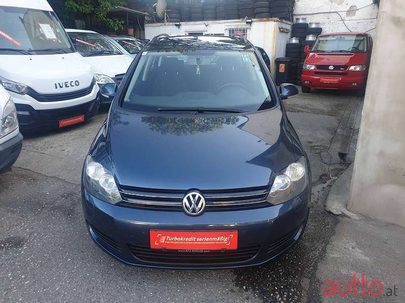 2010' Volkswagen Golf photo #3