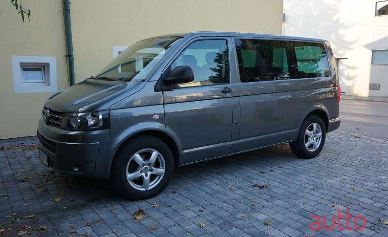 2010' Volkswagen Multivan photo #1