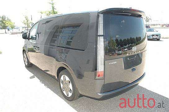 2022' Hyundai Staria photo #6
