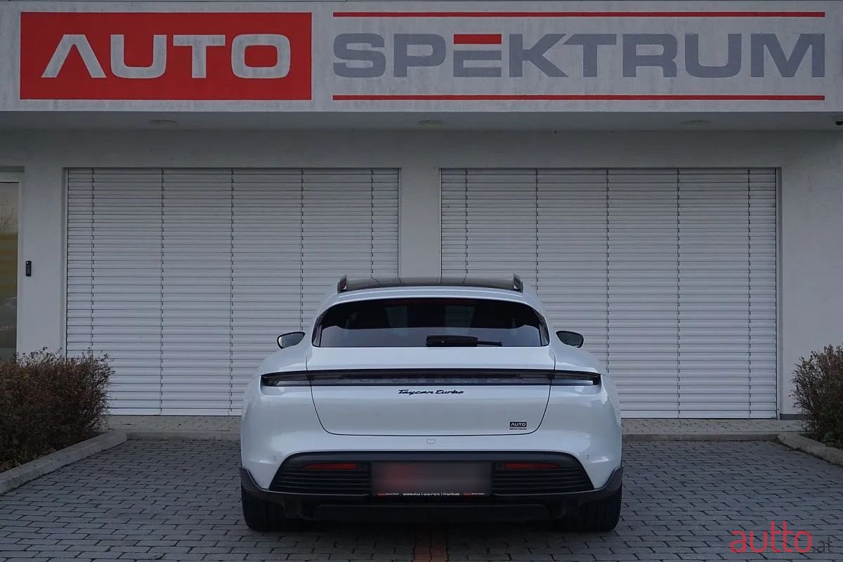2022' Porsche Taycan photo #5
