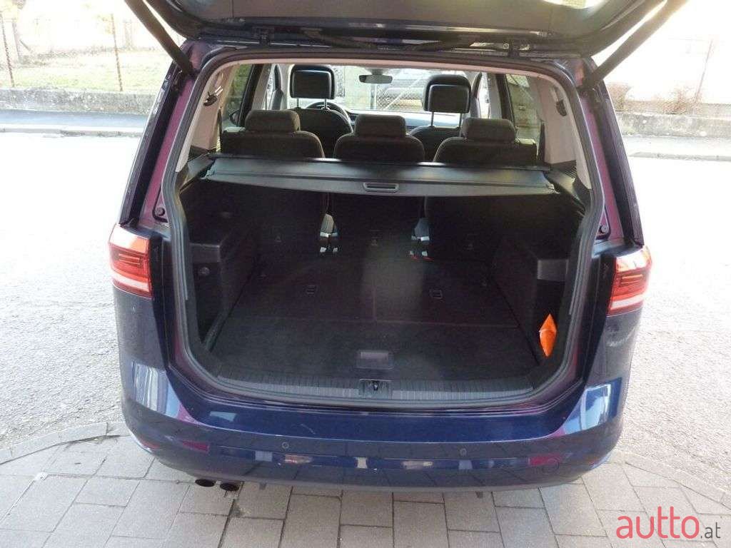 2017' Volkswagen Touran photo #4