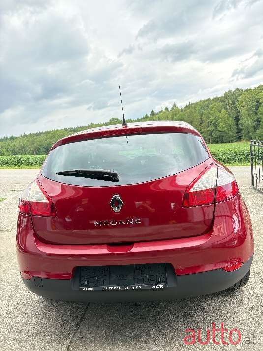 2009' Renault Megane photo #5