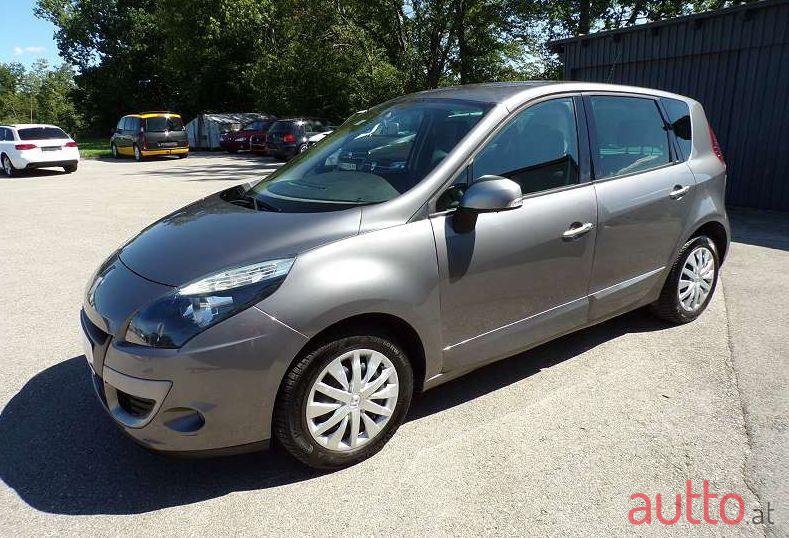 2010' Renault Scenic photo #1
