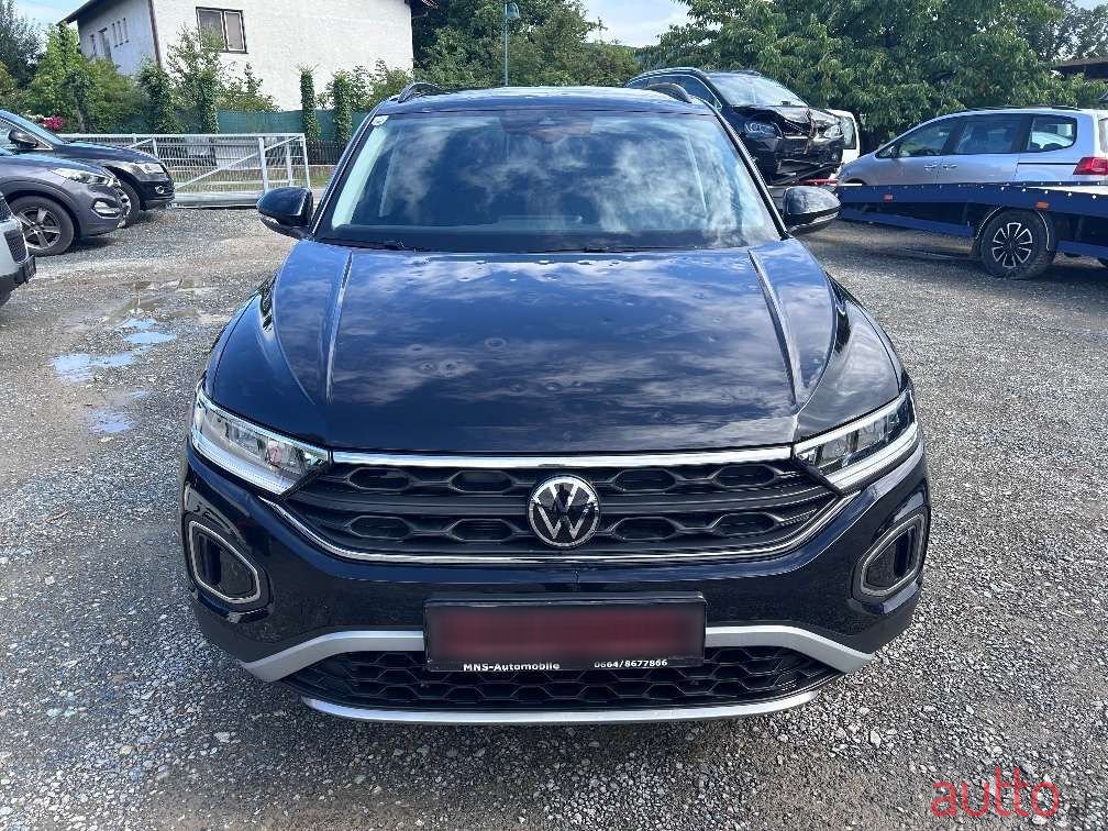 2023' Volkswagen T-Roc photo #2