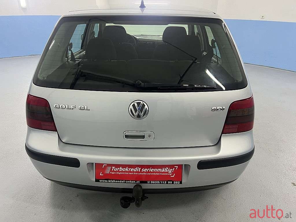 2003' Volkswagen Golf photo #4