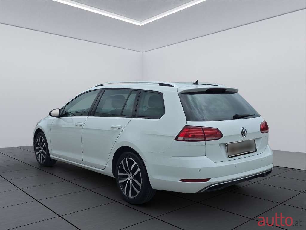 2019' Volkswagen Golf photo #5