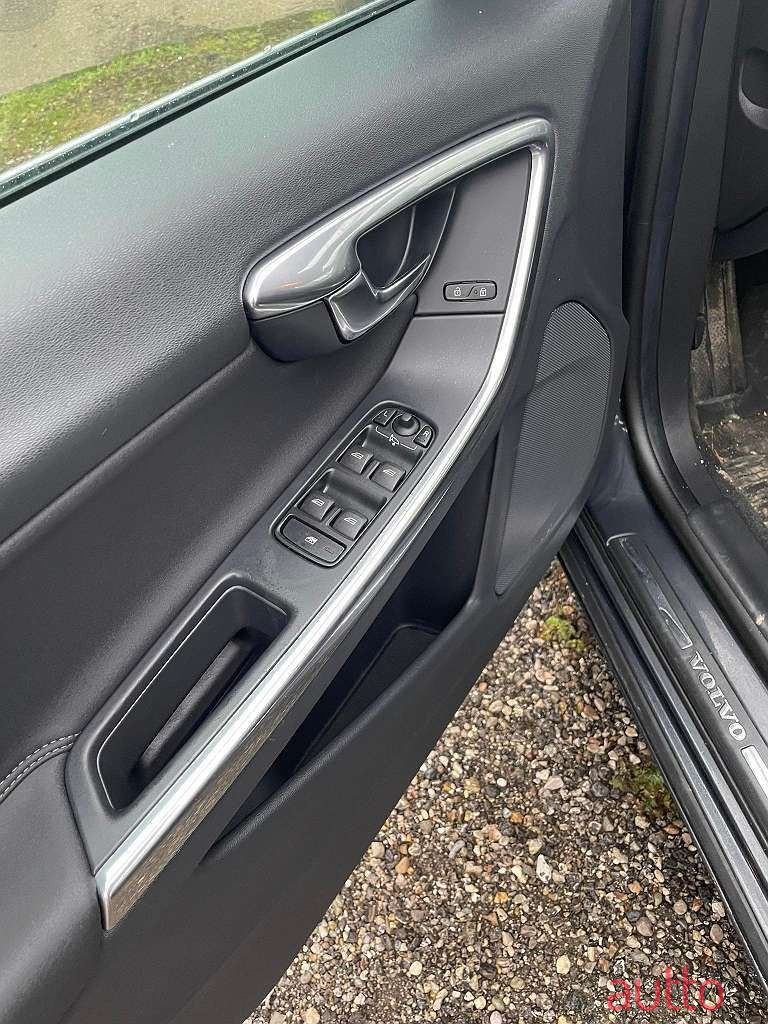 2014' Volvo V60 photo #6