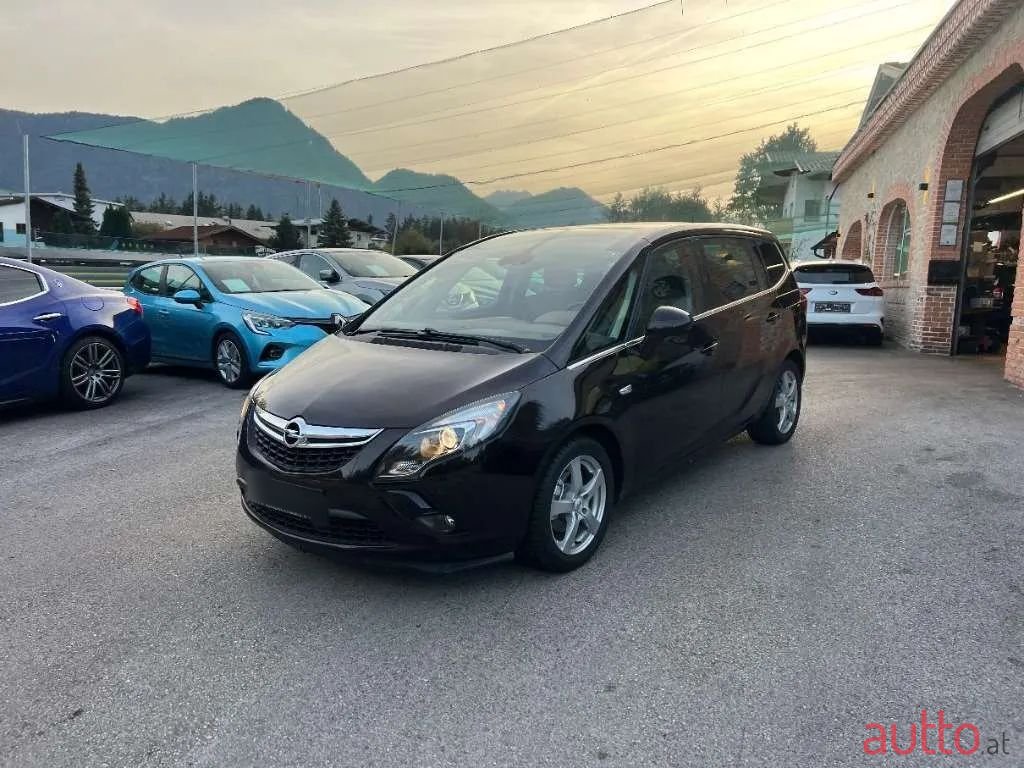 2013' Opel Zafira photo #2