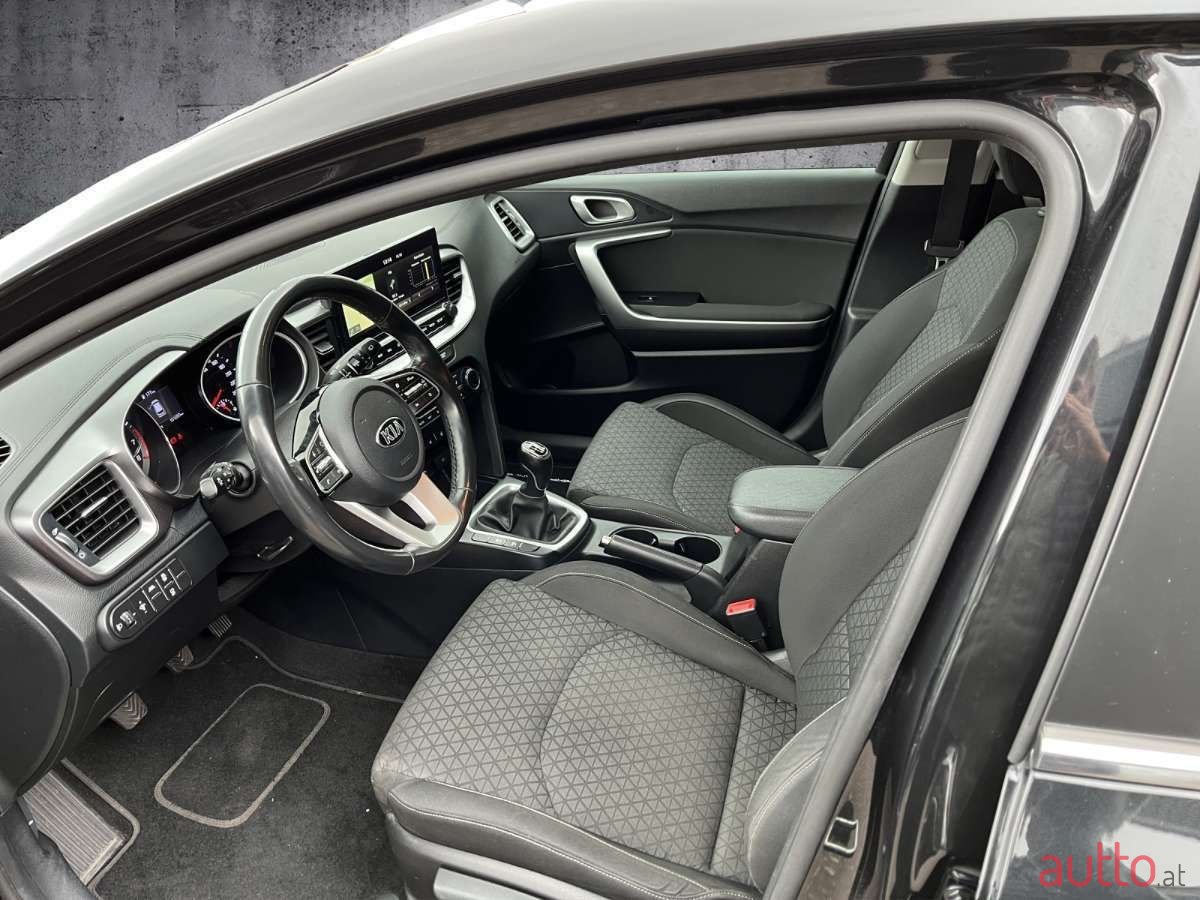 2020' Kia Ceed photo #6