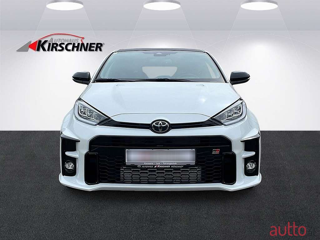 2023' Toyota Yaris photo #2