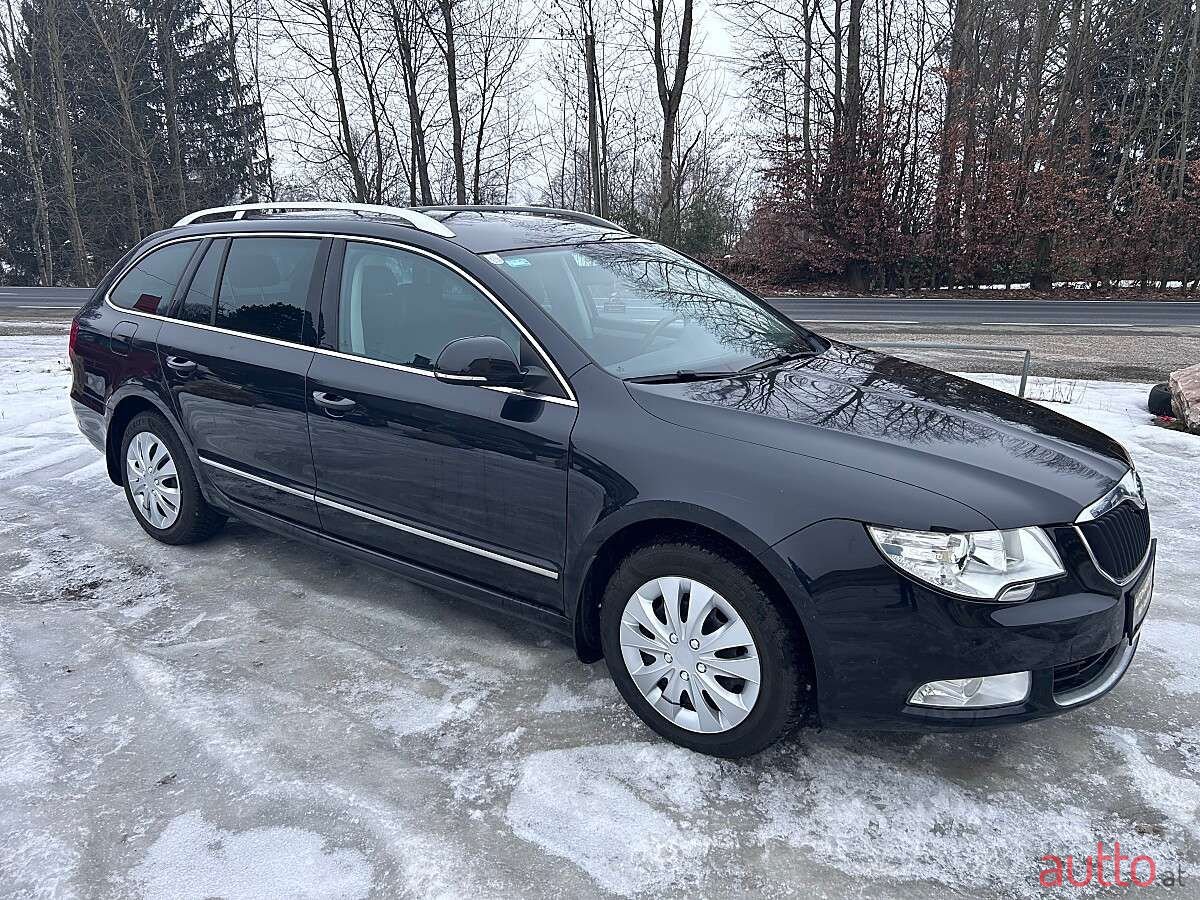 2011' Skoda Superb photo #4