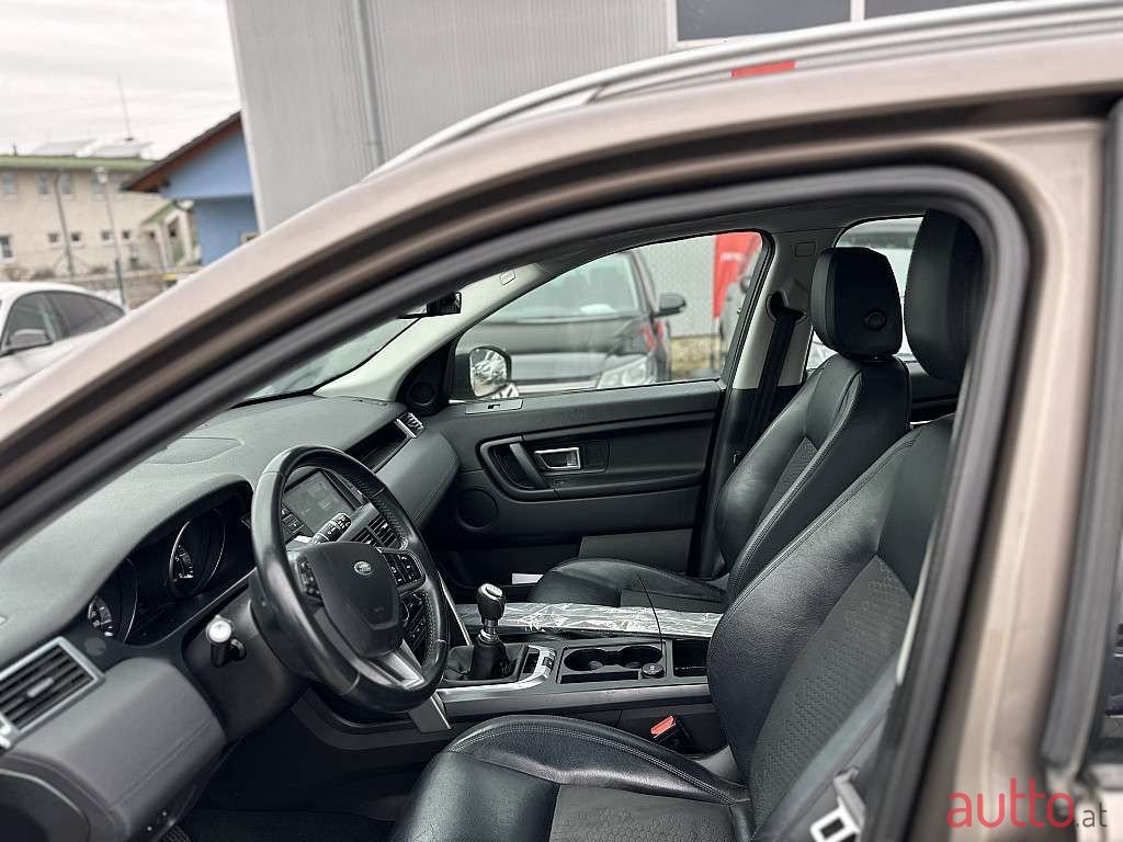 2016' Land Rover Discovery Sport photo #5