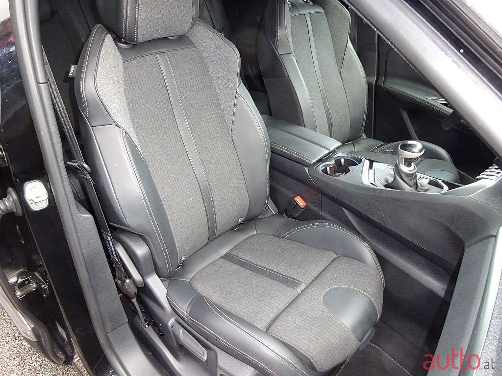 2019' Peugeot 3008 photo #4