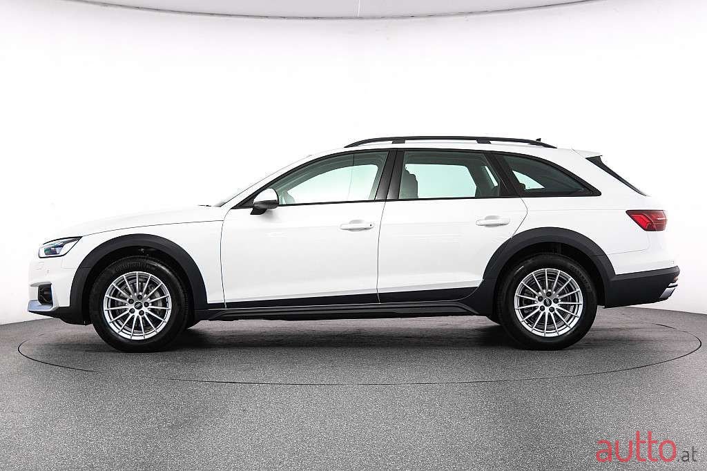 2023' Audi A4 Allroad photo #2