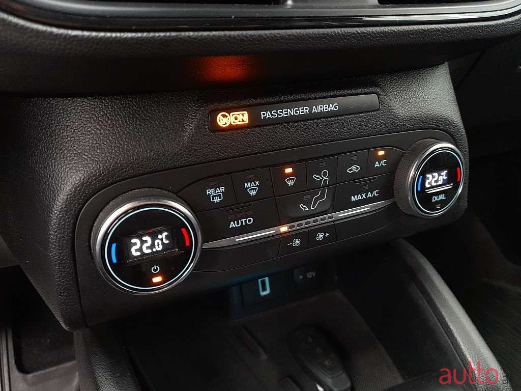 2020' Ford Focus photo #6