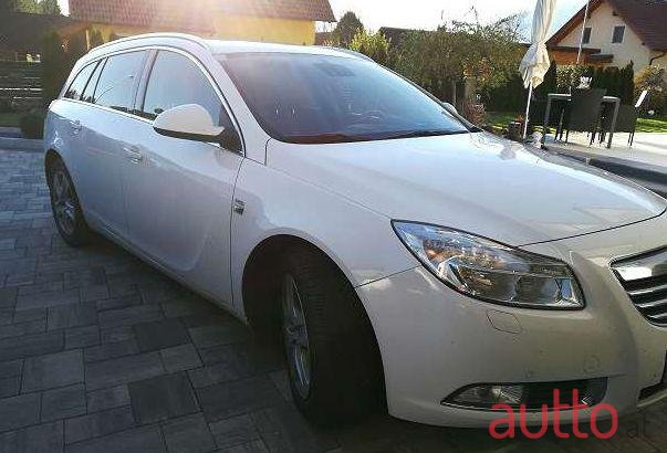 2010' Opel Insignia photo #4