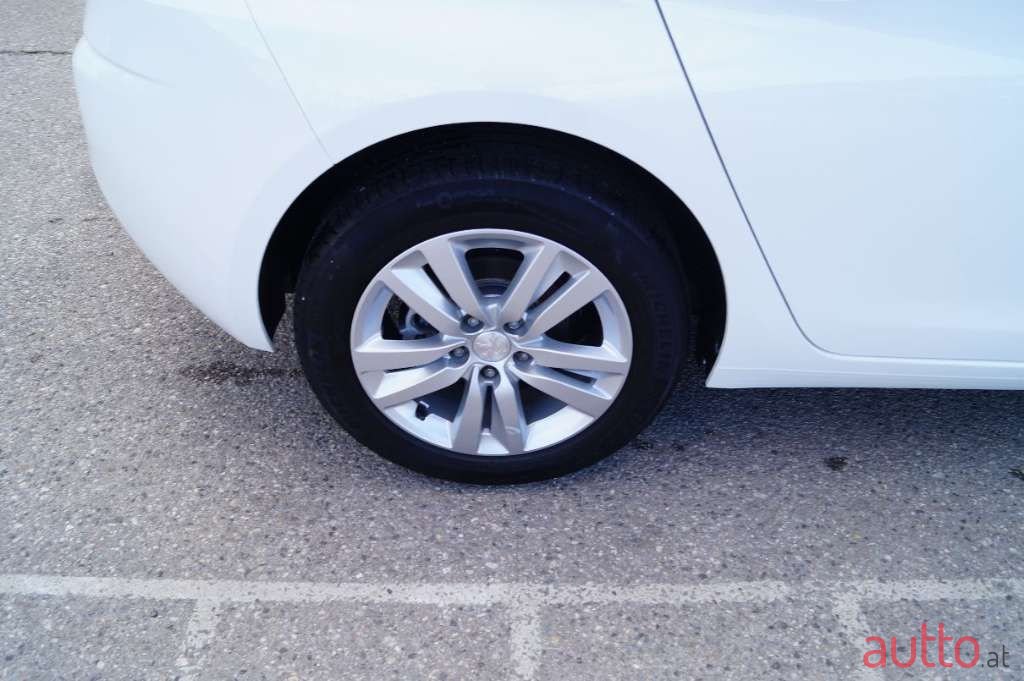 2021' Peugeot 308 photo #3