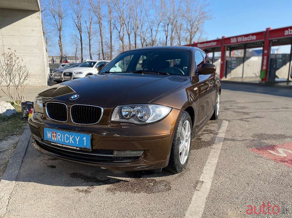 2011' BMW 1Er-Reihe photo #2