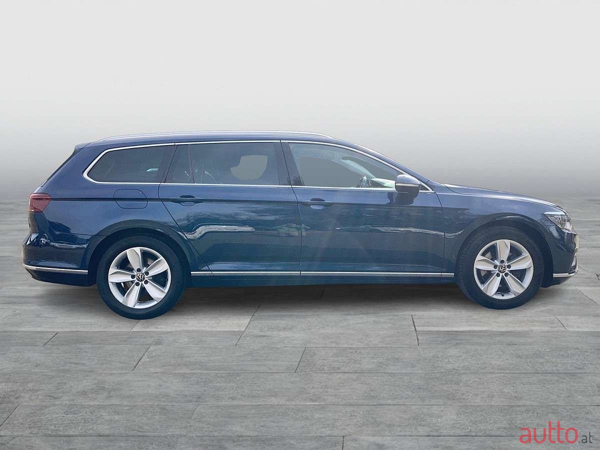 2022' Volkswagen Passat photo #5