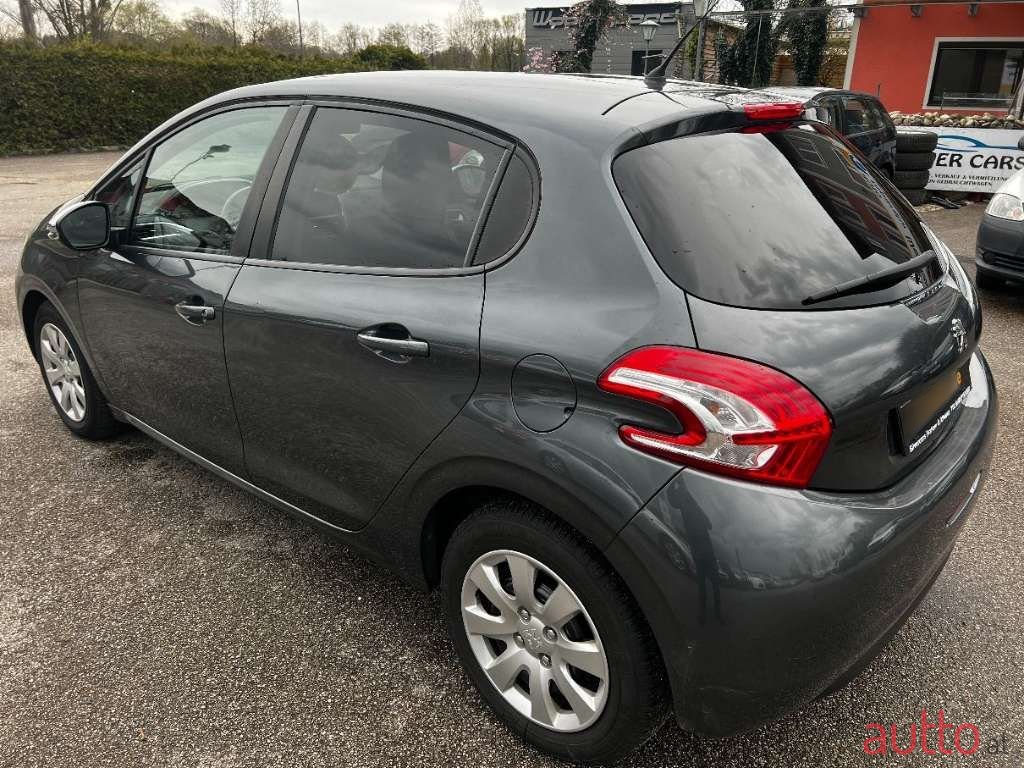 2014' Peugeot 208 photo #5