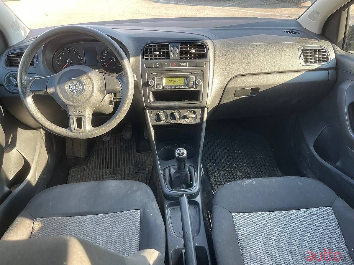 2009' Volkswagen Polo photo #5