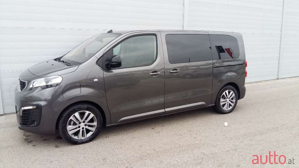 2022' Peugeot Traveller photo #3