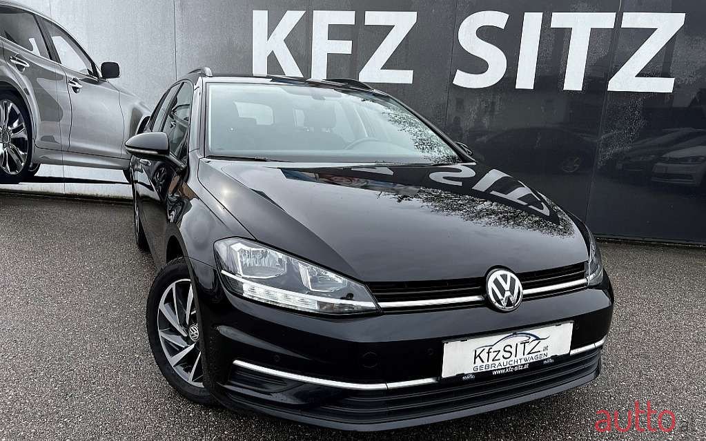 2017' Volkswagen Golf photo #1