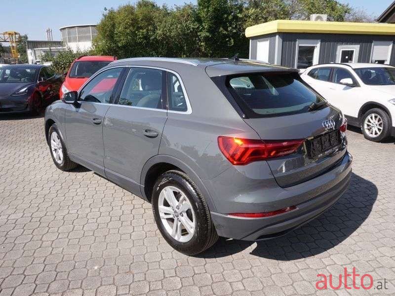 2019' Audi Q3 photo #5