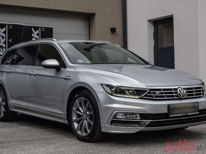 2018' Volkswagen Passat photo #2