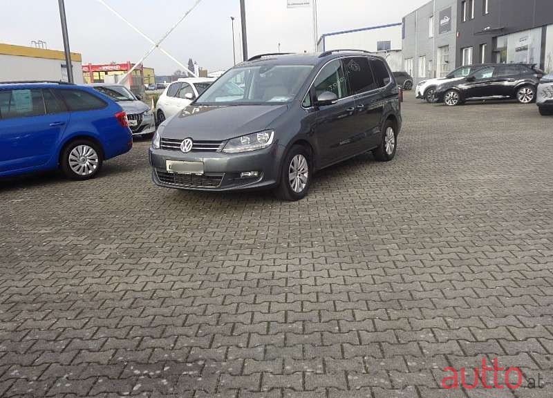 2019' Volkswagen Sharan photo #3