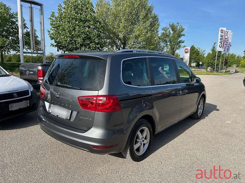 2011' SEAT Alhambra photo #4