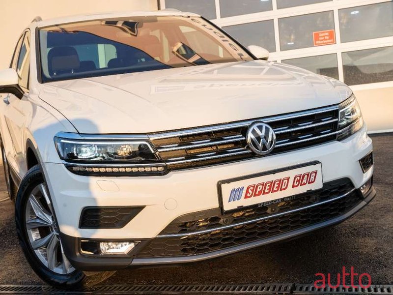 2020' Volkswagen Tiguan photo #1