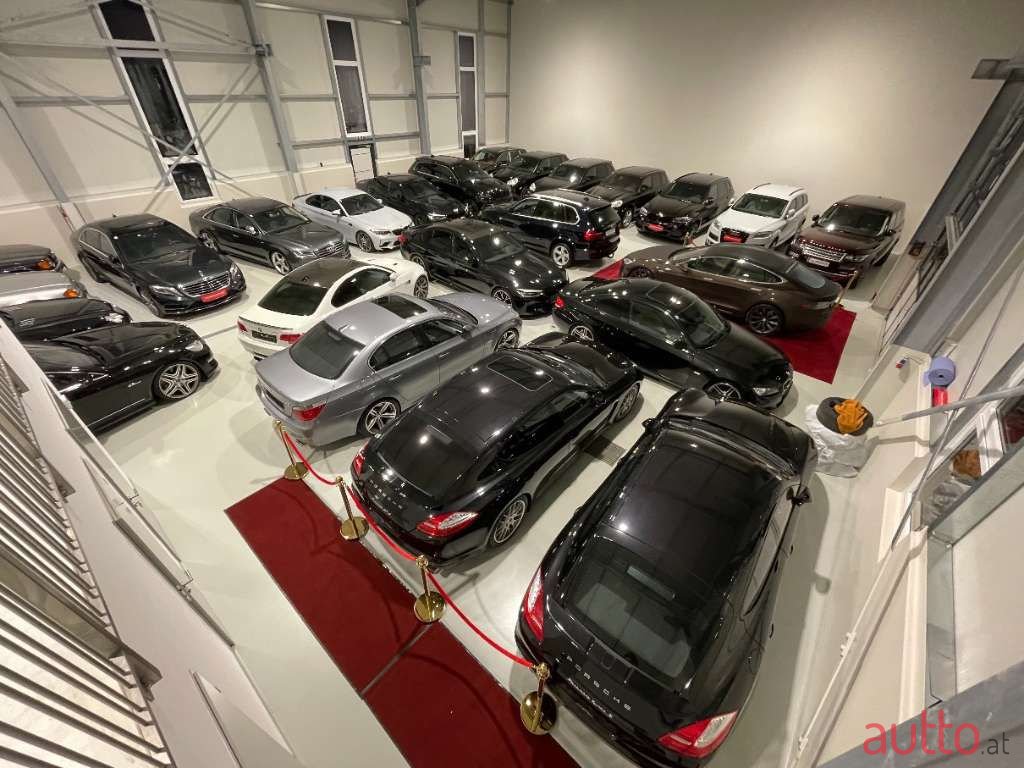 2011' BMW 5Er-Reihe photo #3