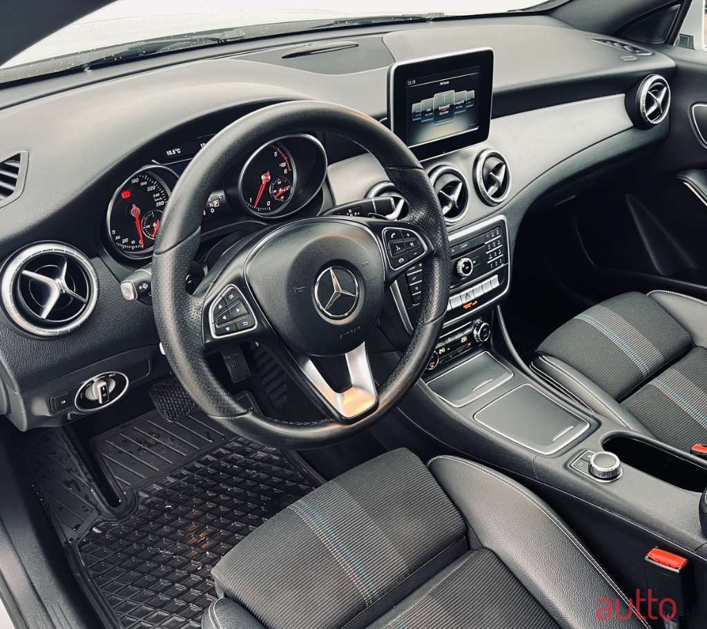 2017' Mercedes-Benz Cla-Klasse photo #5