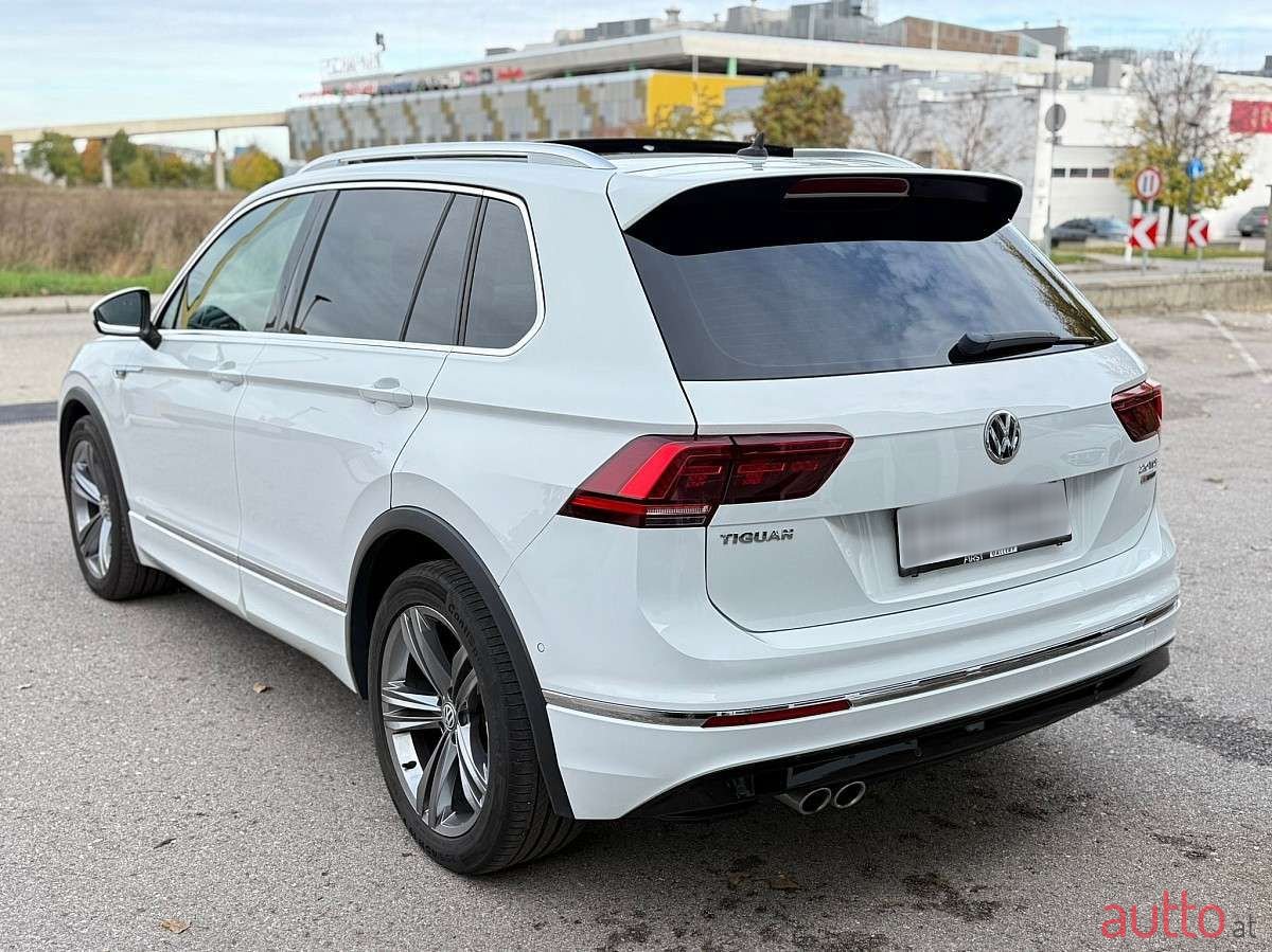 2016' Volkswagen Tiguan photo #4