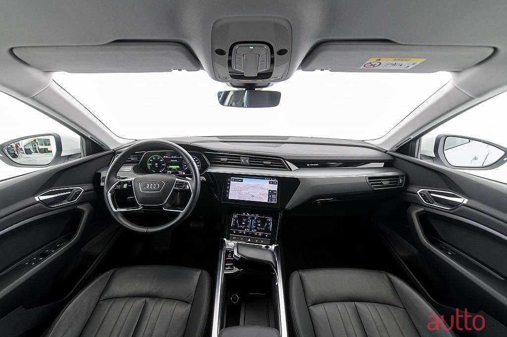 2020' Audi E-Tron photo #4