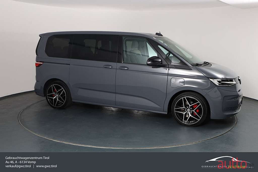 2022' Volkswagen Multivan photo #4